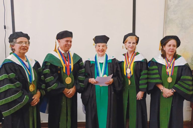 La UPEL realiza acto de otorgamiento del Doctorado HC a Virginia Betancourt