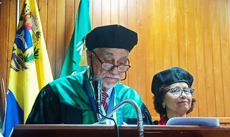 «Este es»: La consagración humana y científica de Maximiliano Bezada en el Pedagógico de Caracas